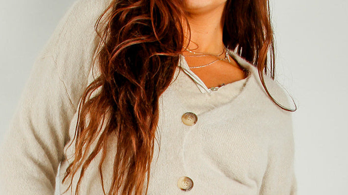 Beige kort mohair-cardigan med knapper